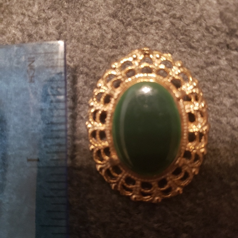 Green and goldtone broach
